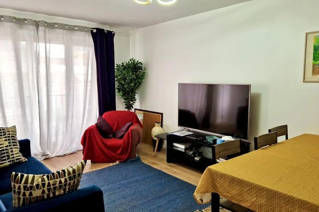 Family Montmartre Apartment Paris